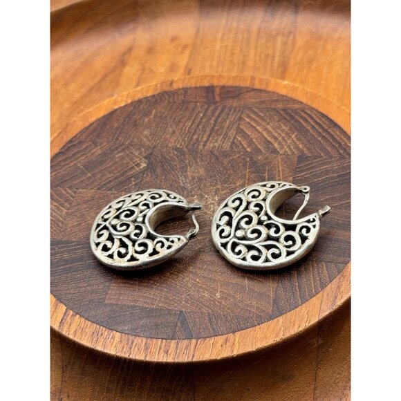 Vintage Silver-Toned Openwork Swirl Design Hoop Earrings For Women 15.19g - Picture 5 of 6